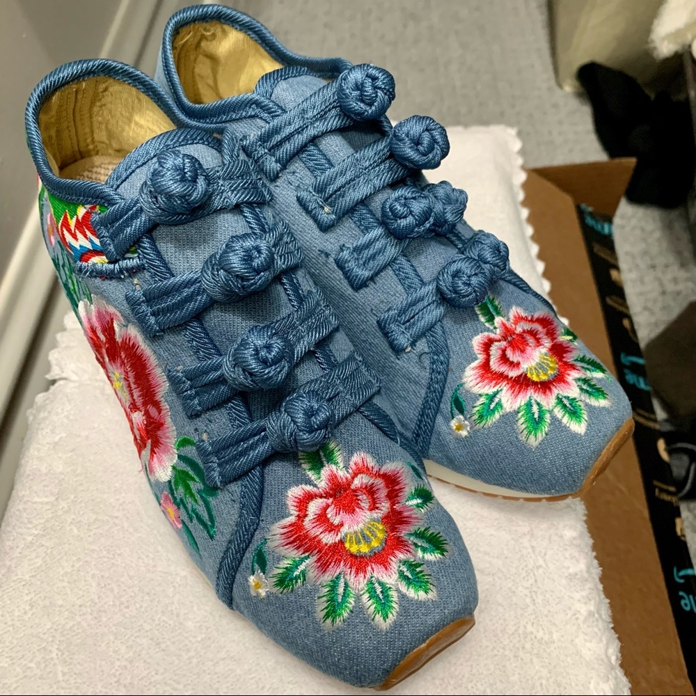 Flower pattern sneakers - Picture 3 of 4